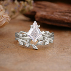 Fashion 4-Prong Kite-Cut Moissanite Engagement Ring Set
