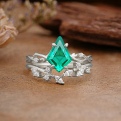 Fashion 4-Prong Kite-Cut Emerald Engagement Ring Set