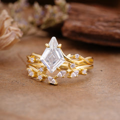 Fashion 4-Prong Kite-Cut Moissanite Engagement Ring Set