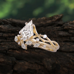 Fashion 4-Prong Kite-Cut Moissanite Engagement Ring Set