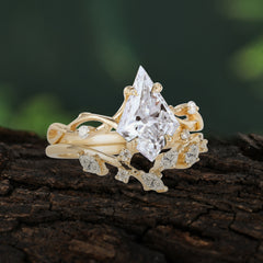 Fashion 4-Prong Kite-Cut Moissanite Engagement Ring Set