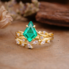 Fashion 4-Prong Kite-Cut Emerald Engagement Ring Set