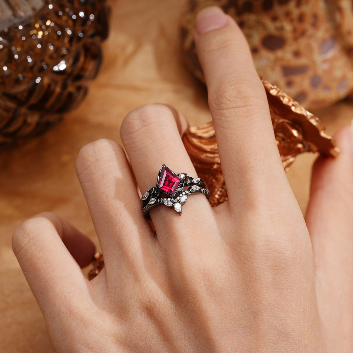 Dark Romantic Kite-Cut Leaf Cluster Bridal Ring Set