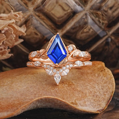 Luxury Nature-Inspired 4-Prong Kite-Cut Sapphire Engagement Ring Set