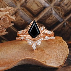 Luxury Nature-Inspired 4-Prong Kite-Cut Black Onyx Engagement Ring Set