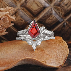 Luxury Nature-Inspired 4-Prong Kite-Cut Garnet Engagement Ring Set