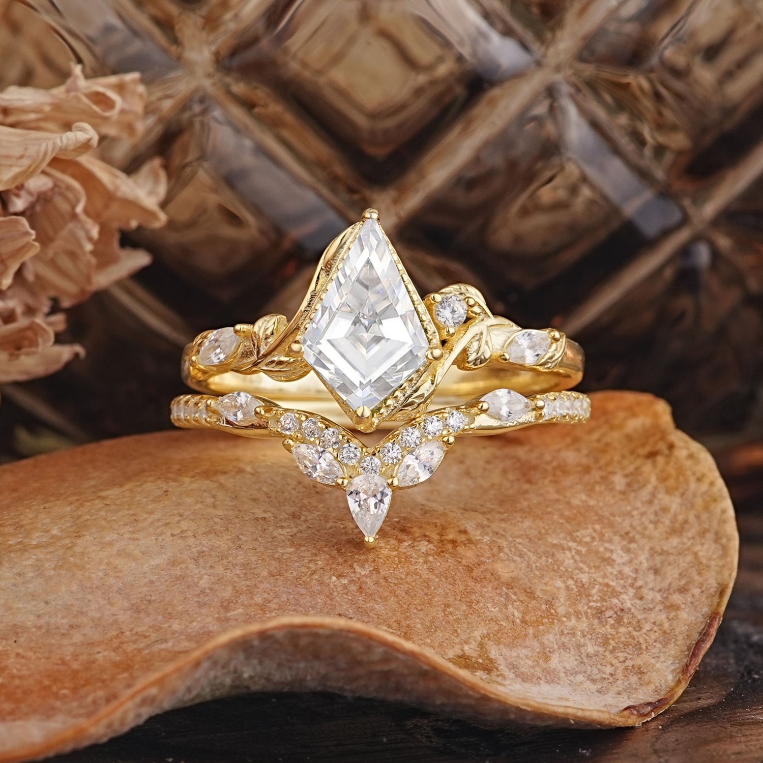 Luxury Nature-Inspired 4-Prong Kite-Cut Moissanite Bridal Ring Set