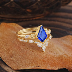 Luxury Nature-Inspired 4-Prong Kite-Cut Sapphire Engagement Ring Set