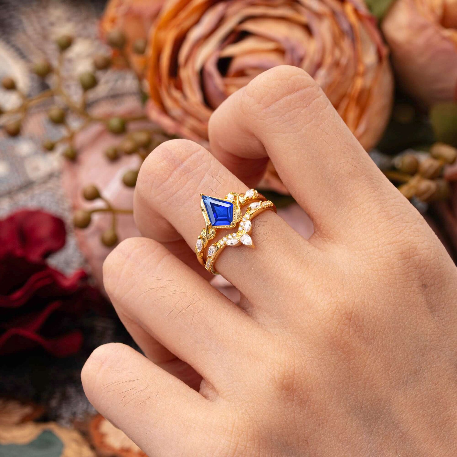 Luxury Nature-Inspired 4-Prong Kite-Cut Sapphire Bridal Ring Set