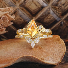 Luxury Nature-Inspired 4-Prong Kite-Cut Citrine Engagement Ring Set