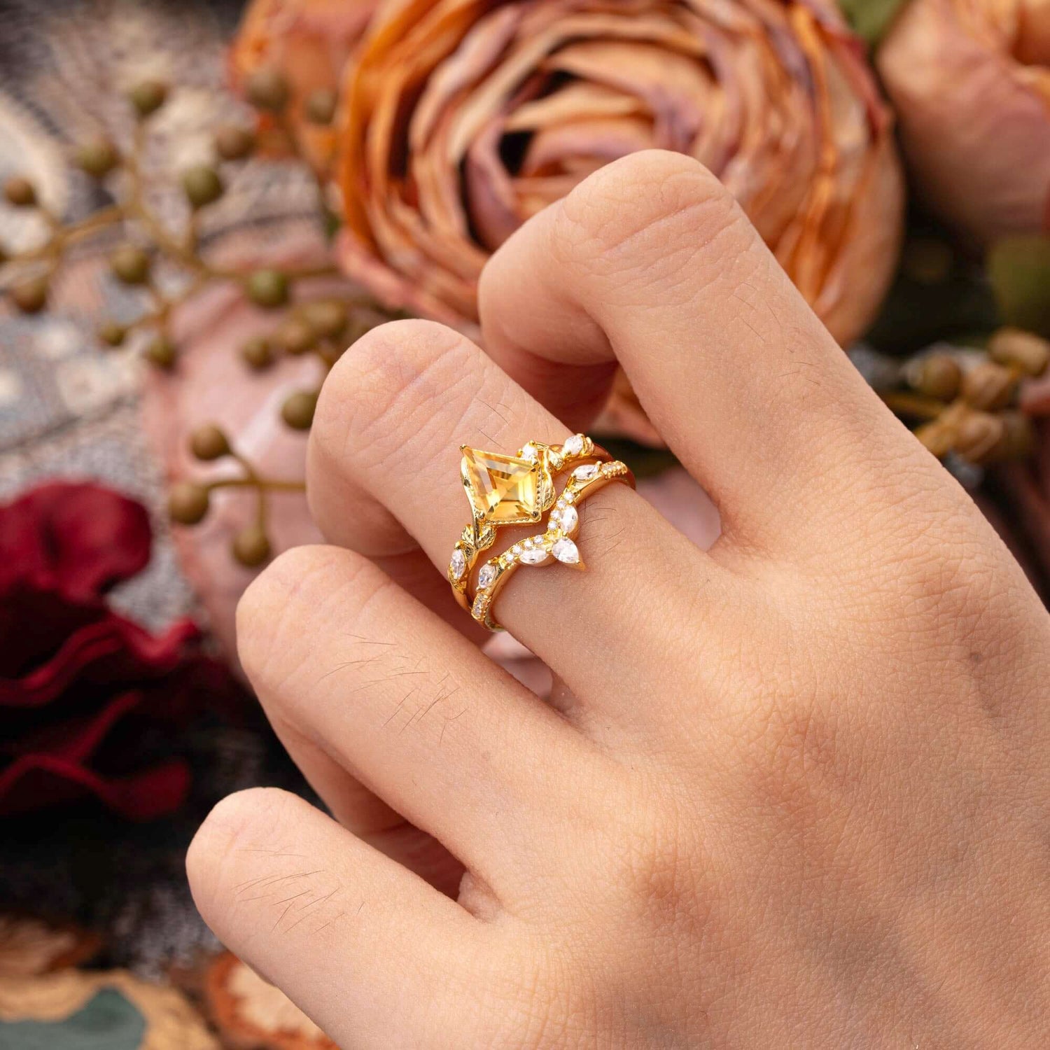 Luxury Nature-Inspired 4-Prong Kite-Cut Citrine Bridal Ring Set