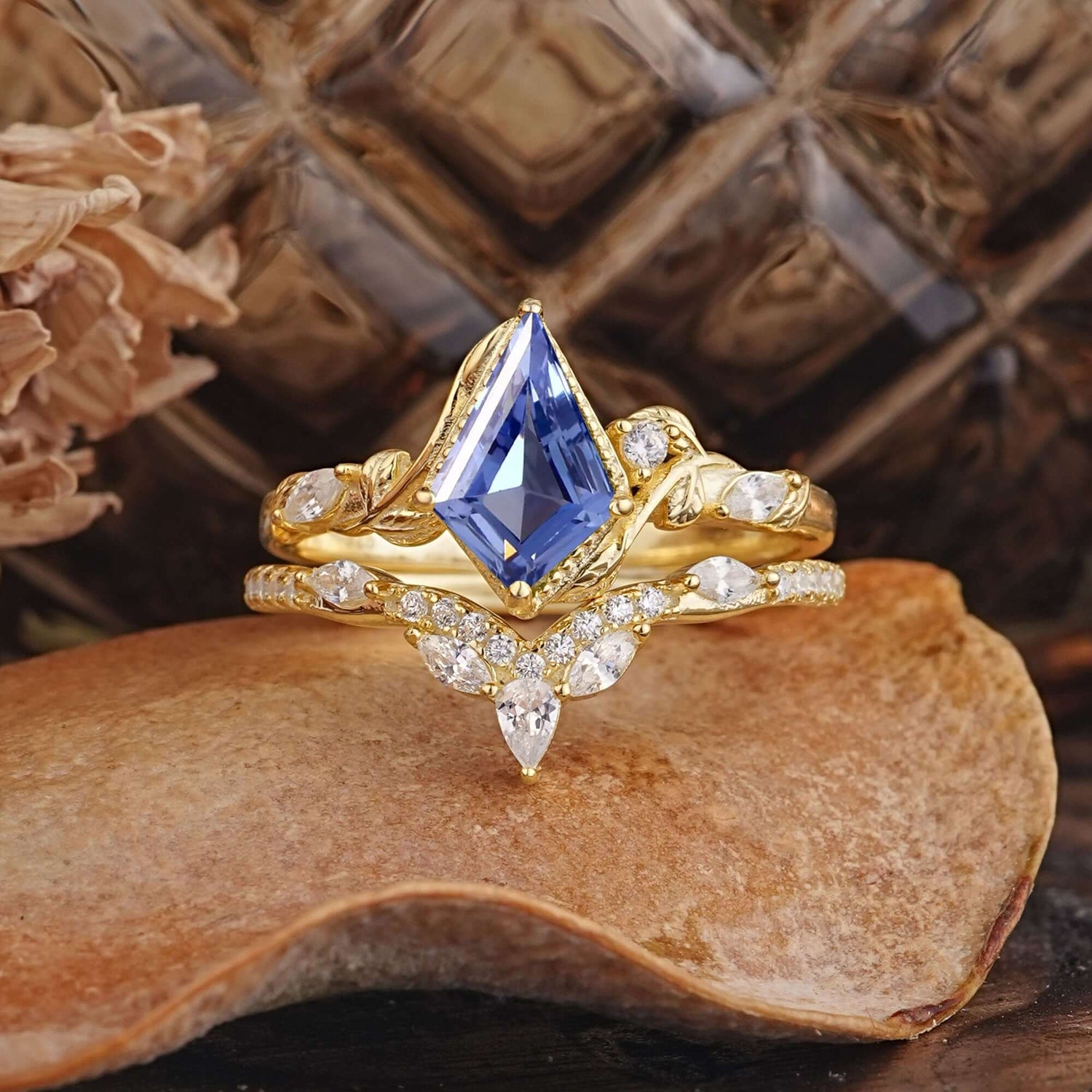 Luxury Nature-Inspired 4-Prong Kite-Cut Tanzanite Bridal Ring Set