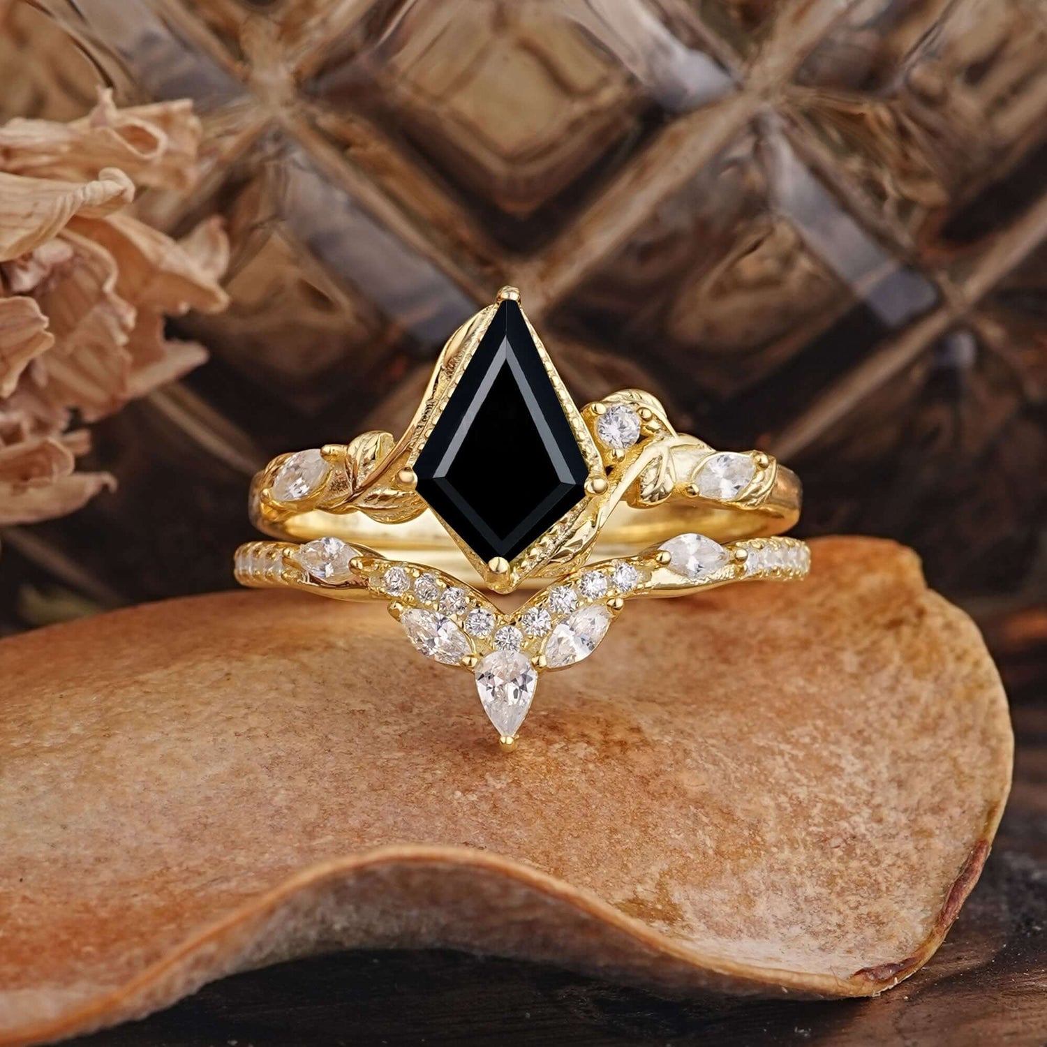 Luxury Nature-Inspired 4-Prong Kite-Cut Black Onyx Bridal Ring Set