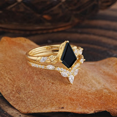 Luxury Nature-Inspired 4-Prong Kite-Cut Black Onyx Engagement Ring Set