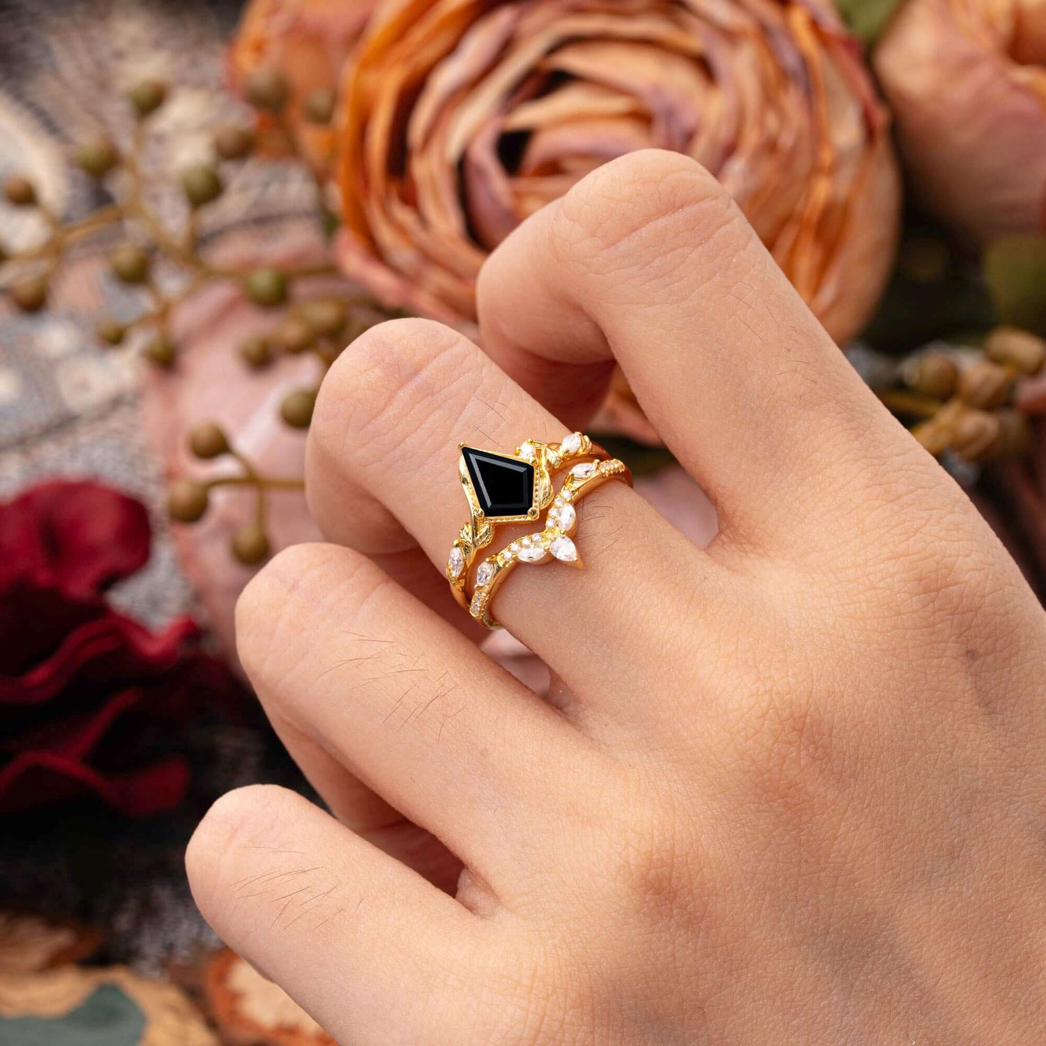 Luxury Nature-Inspired 4-Prong Kite-Cut Black Onyx Bridal Ring Set