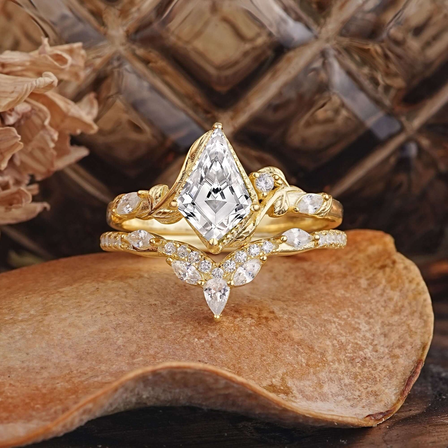 Luxury Nature-Inspired 4-Prong Kite-Cut Lab Diamond Bridal Ring Set