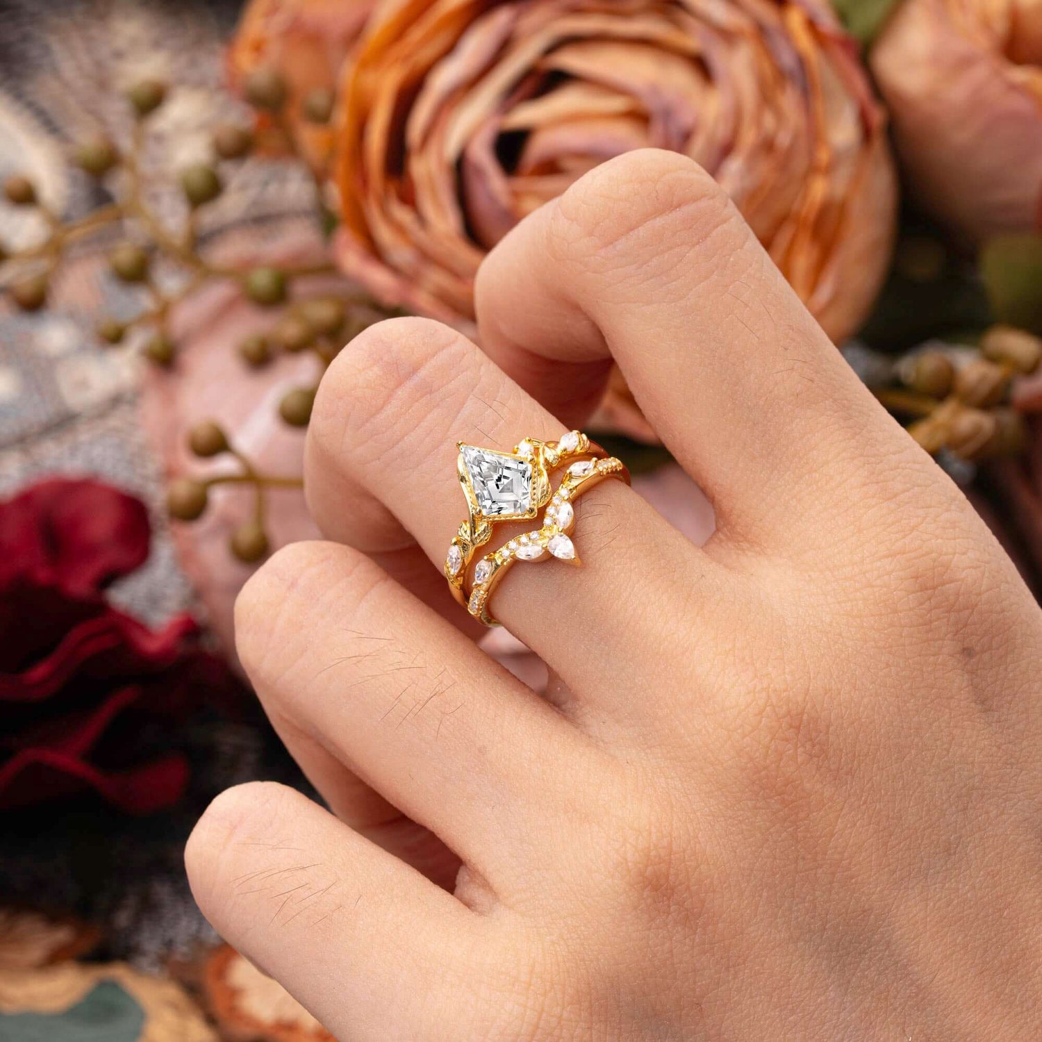 Luxury Nature-Inspired 4-Prong Kite-Cut Lab Diamond Bridal Ring Set