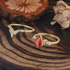 Luxury Nature-Inspired 4-Prong Kite-Cut Garnet Engagement Ring Set