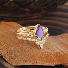 Luxury Nature-Inspired 4-Prong Kite-Cut Natural Amethyst Engagement Ring Set