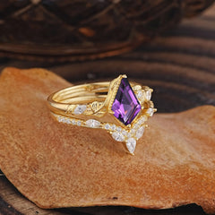Luxury Nature-Inspired 4-Prong Kite-Cut Natural Amethyst Engagement Ring Set