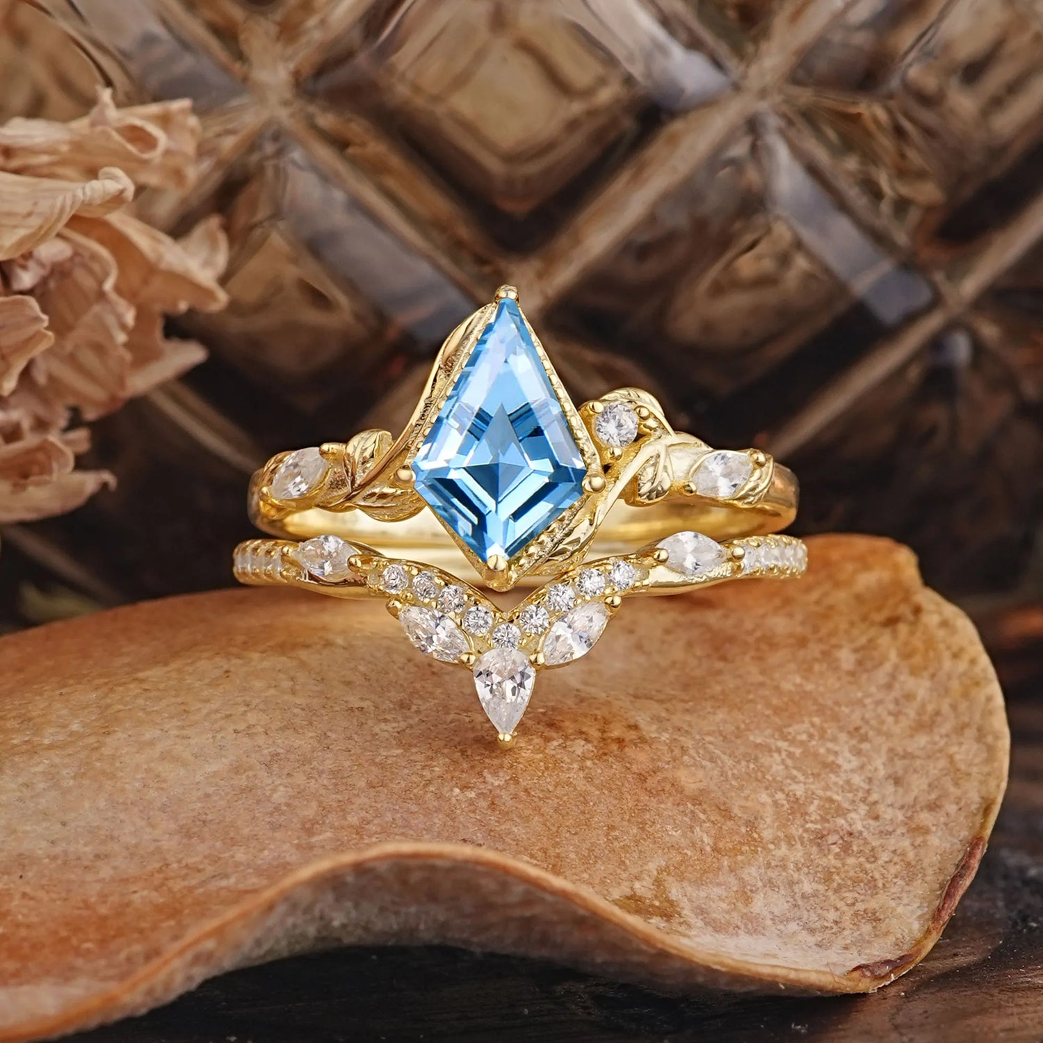 Luxury Nature-Inspired 4-Prong Kite-Cut Aquamarine Bridal Ring Set