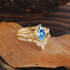 Luxury Nature-Inspired 4-Prong Kite-Cut Aquamarine Engagement Ring Set
