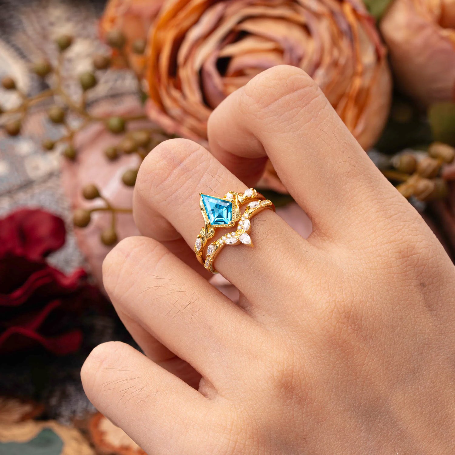 Luxury Nature-Inspired 4-Prong Kite-Cut Aquamarine Bridal Ring Set