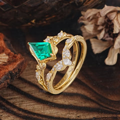 Luxury Nature-Inspired 4-Prong Kite-Cut Emerald Engagement Ring Set