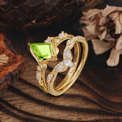 Luxury Nature-Inspired 4-Prong Kite-Cut Peridot Engagement Ring Set