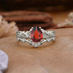 Nature-Inspired 4 Prong Pear-Cut Natural Garnet Ring Set