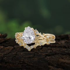 Nature-Inspired Pear-Cut Moissanite Ring Set