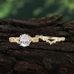 Nature-Inspired Pear-Cut Moissanite Ring Set