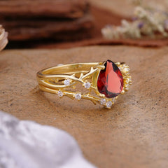 Nature-Inspired 4 Prong Pear-Cut Natural Garnet Ring Set