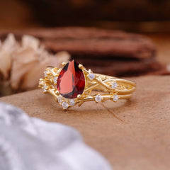 Nature-Inspired 4 Prong Pear-Cut Natural Garnet Ring Set