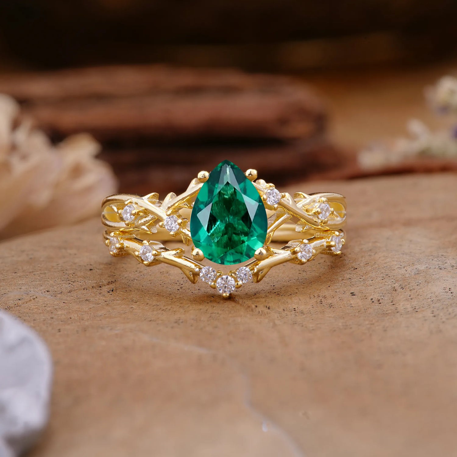 Nature-Inspired 4 prong Pear-Cut Emerald Bridal Ring Set - Romalar Jewelry