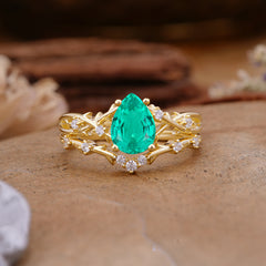 Nature-Inspired 4 prong Pear-Cut Emerald Ring Set