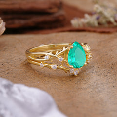 Nature-Inspired 4 prong Pear-Cut Emerald Ring Set