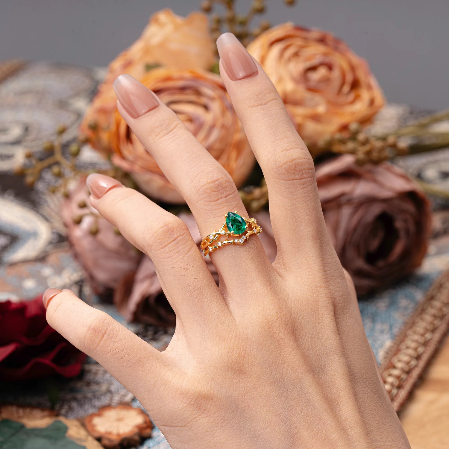 Nature-Inspired 4 prong Pear-Cut Emerald Bridal Ring Set - Romalar Jewelry