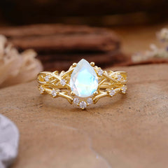 Nature-Inspired 4 Prong Pear-Cut Natural Moonstone Ring Set