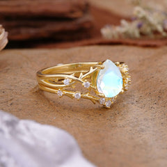 Nature-Inspired 4 Prong Pear-Cut Natural Moonstone Ring Set