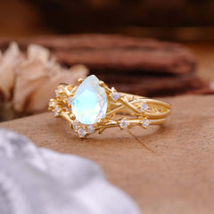Nature-Inspired 4 Prong Pear-Cut Natural Moonstone Ring Set