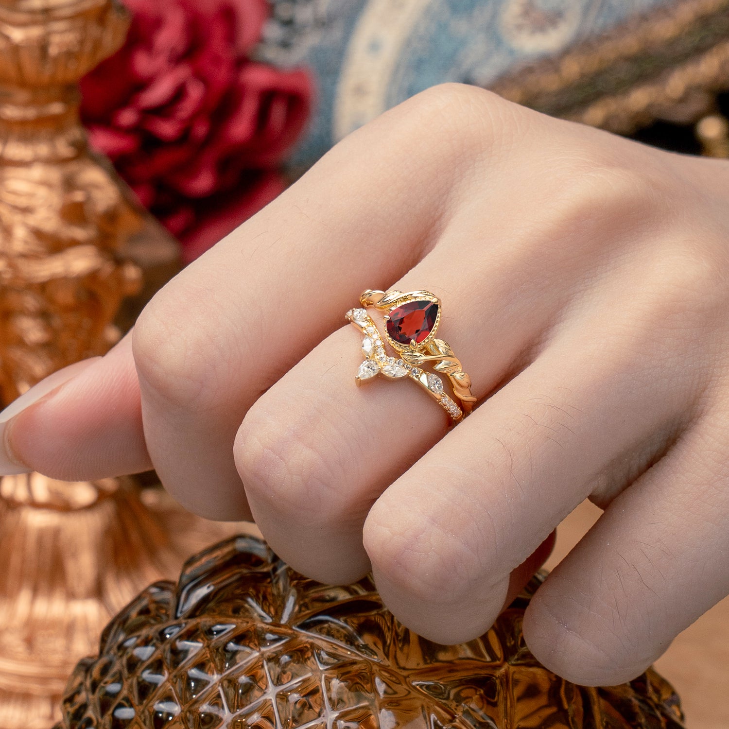Nature-Inspired 3-Prong Pear-Cut Natural Garnet Bridal Ring Set with Vine Accents