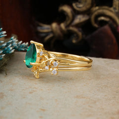 Timeless Pear Cut Emerald Engagement Ring Set for Her