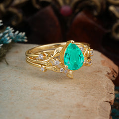 Timeless Pear Cut Emerald Engagement Ring Set for Her