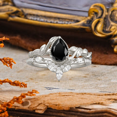 Nature-Inspired 3-Prong Oval-Cut Natural Black Onyx Engagement Ring Set With Vine Accents