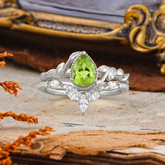 Nature-Inspired 3-Prong Oval-Cut Natural Peridot Engagement Ring Set with Vine Accents