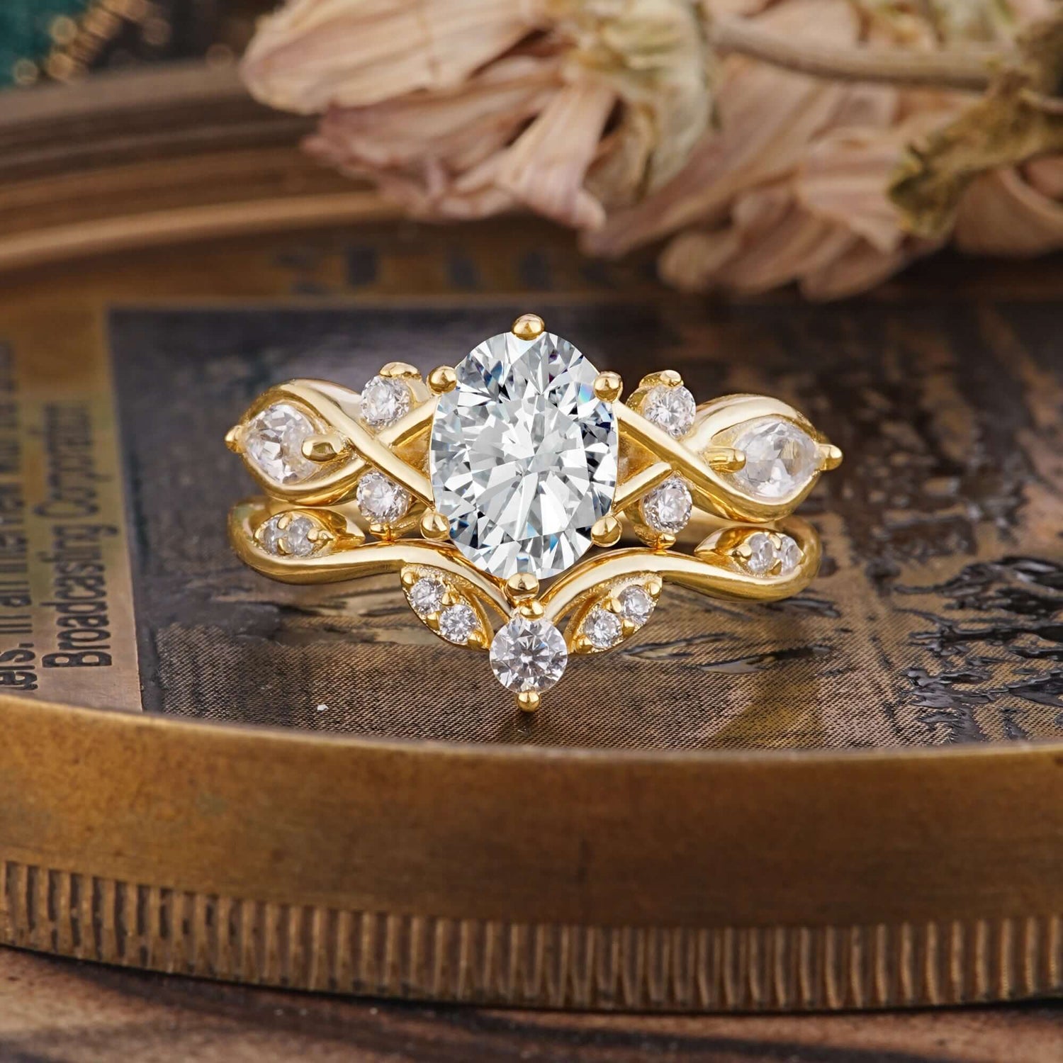 The Sumptuous Oval - Cut Lab Diamond Bridal Ring Set