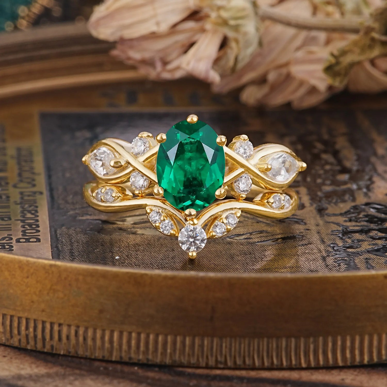 The Sumptuous Oval - Cut Emerald Bridal Ring Set - Romalar Jewelry