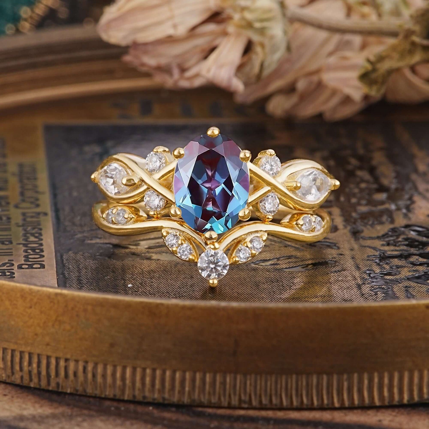 The Sumptuous Oval - Cut Alexandrite Bridal Ring Set