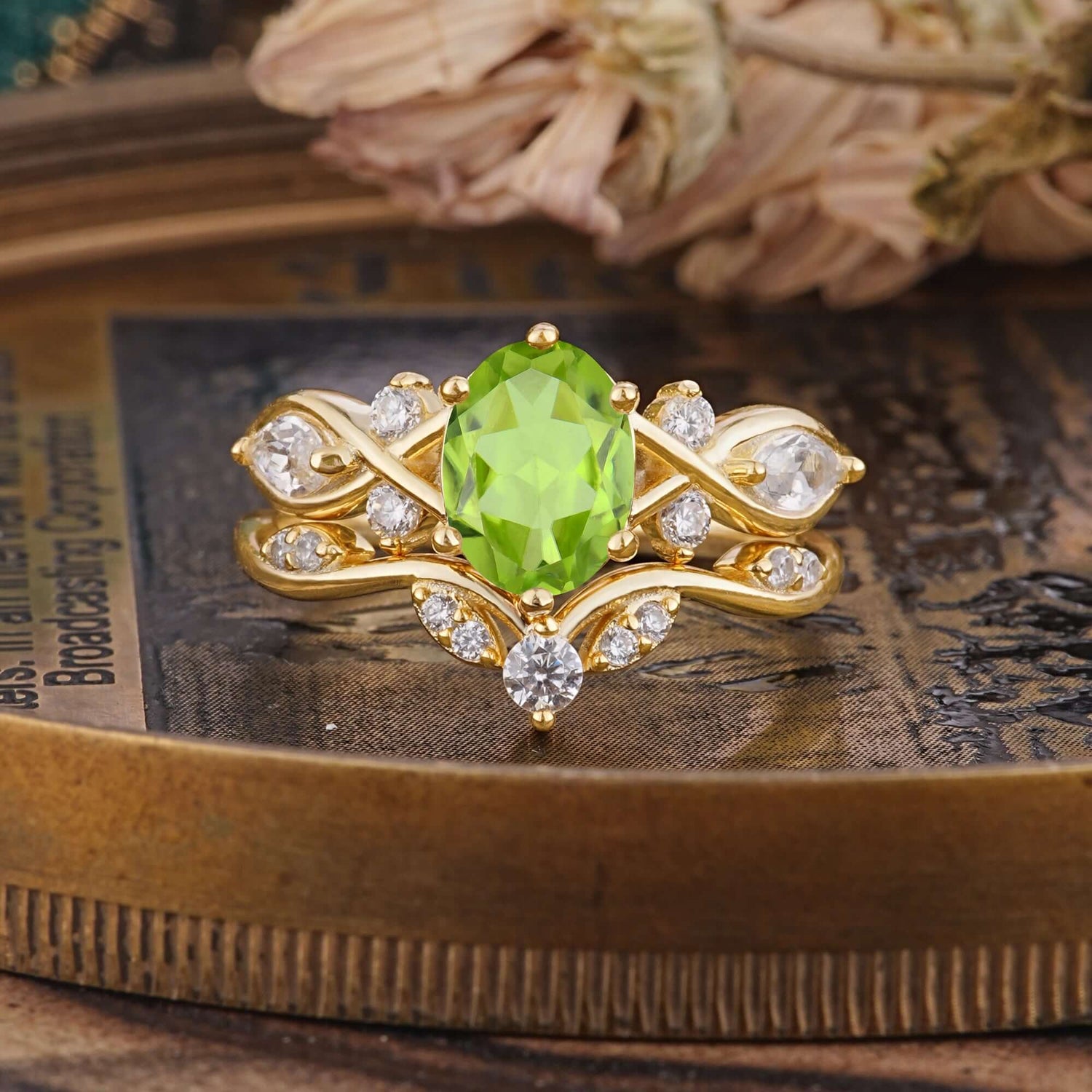 Luxury Oval Cut Peridot Bridal Ring Set